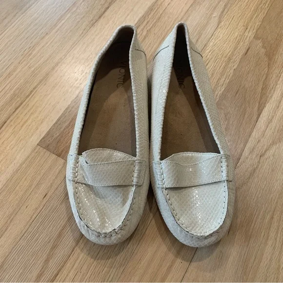 Vionic Larrun Women's Ivory Snake Pattern
Orthotic Slip on Loafers Size 8.5 - Picture 1 of 8